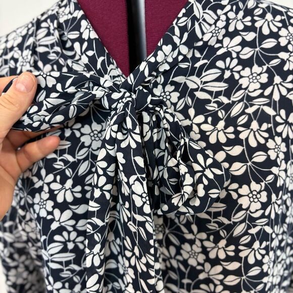 Brooks Brothers Crepe Floral Print Bow Blouse sz 4 - Picture 7 of 11